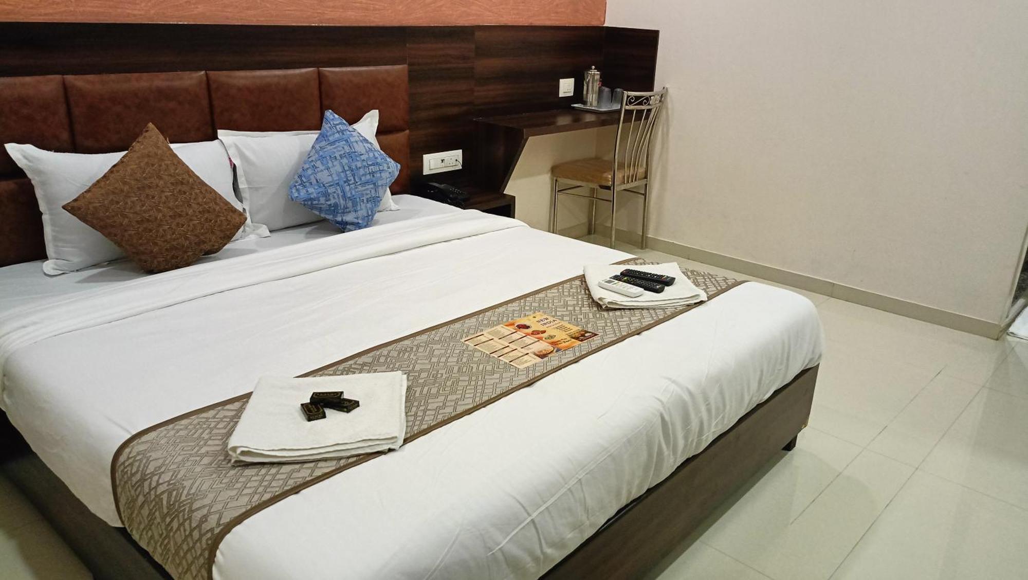 Hotel Bkc Anex Near Bandra Kurla Complex Bombay Eksteriør billede