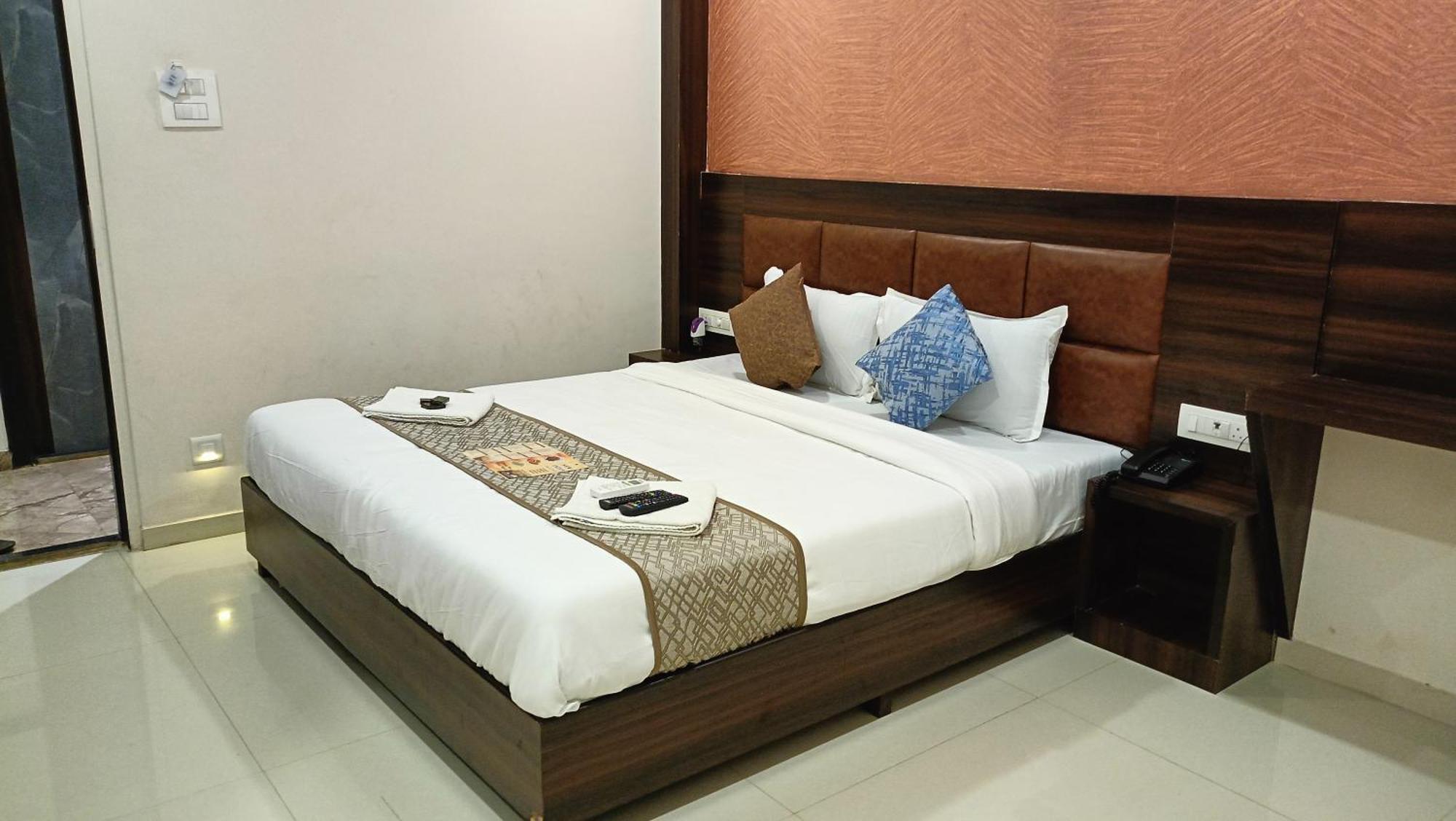 Hotel Bkc Anex Near Bandra Kurla Complex Bombay Eksteriør billede